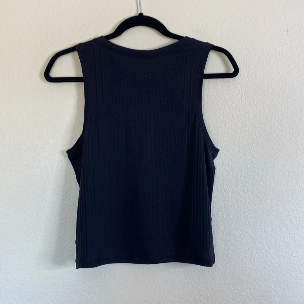 Lululemon train to be cropped Black tank Sleeveless Women's Top Sz? EUC